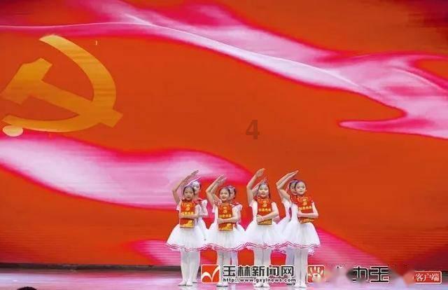 可爱的女生解救