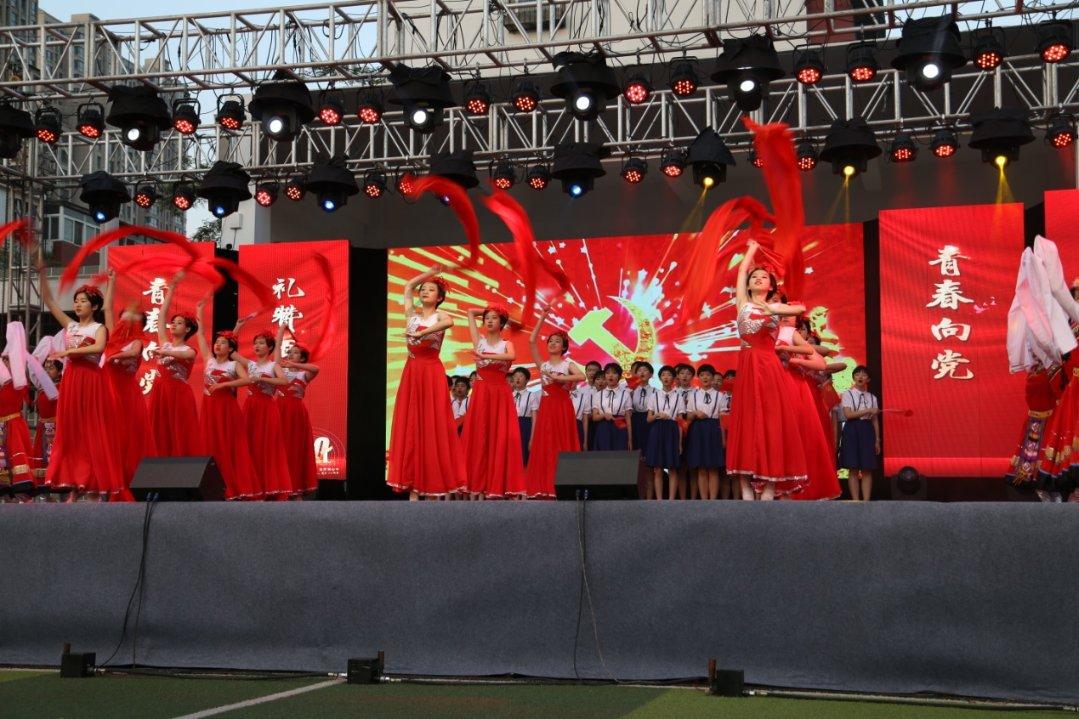 女孩主动发信息给你什么意思？游戏画面